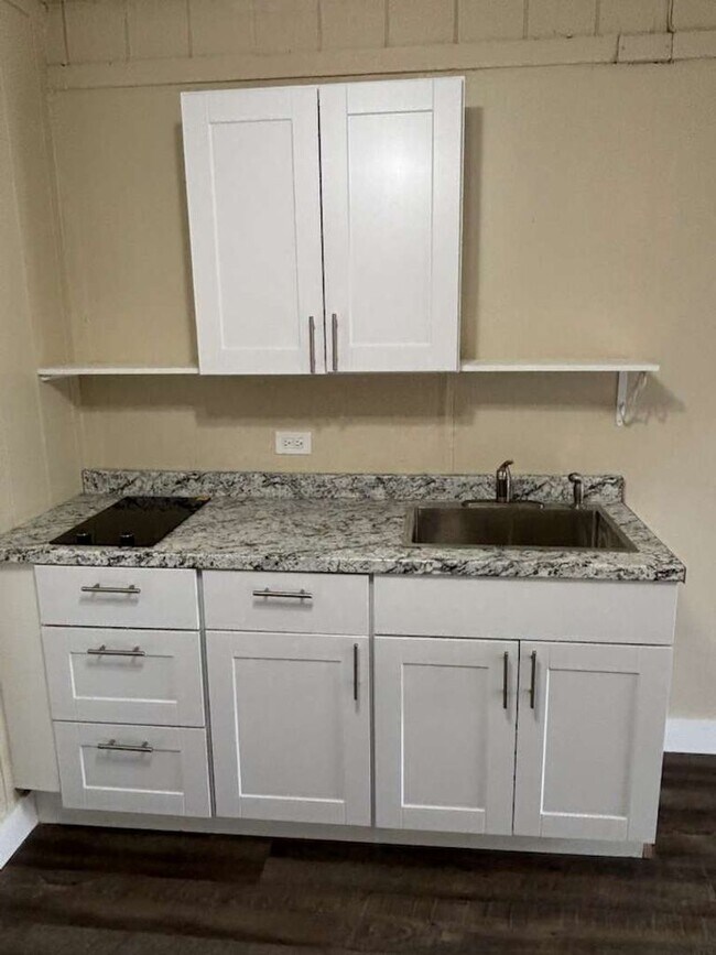 Building Photo - 1120 Union St S