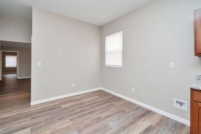 Building Photo - Beautifully Renovated 4BR/2.5BA with Large Yard in Graysville