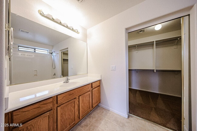 Building Photo - 4725 W Fawn Dr