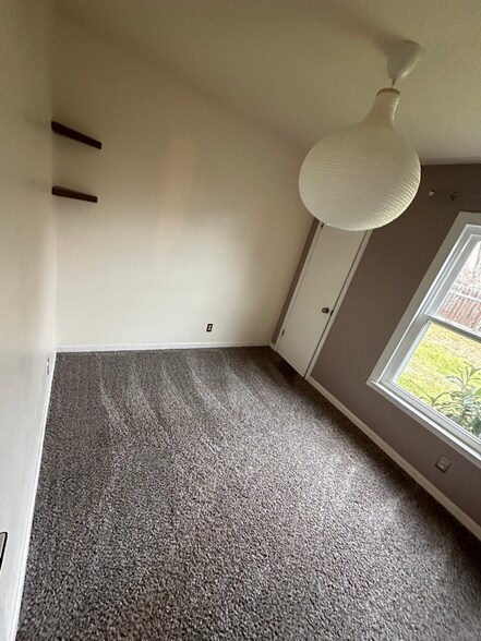Building Photo - 9139 Village Brown