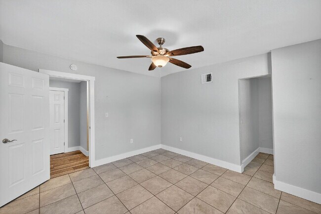 Building Photo - Spacious Gulfport Gem with Large Private Backyard and Plenty of Driveway Space