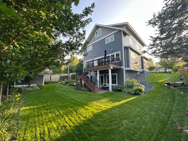 Building Photo - 4015 Wood End Dr