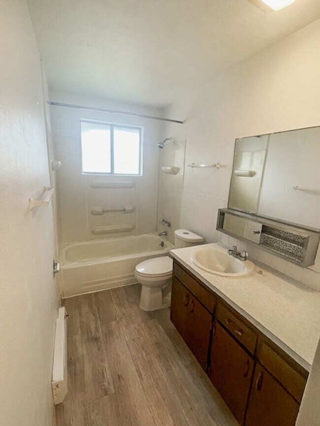 Building Photo - Charming 2 Bed, 1 Bath Duplex in the Heart of Cheney