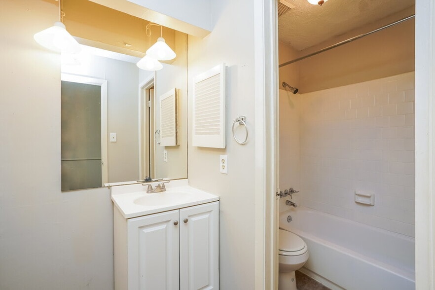Building Photo - 14135 Barrone Dr