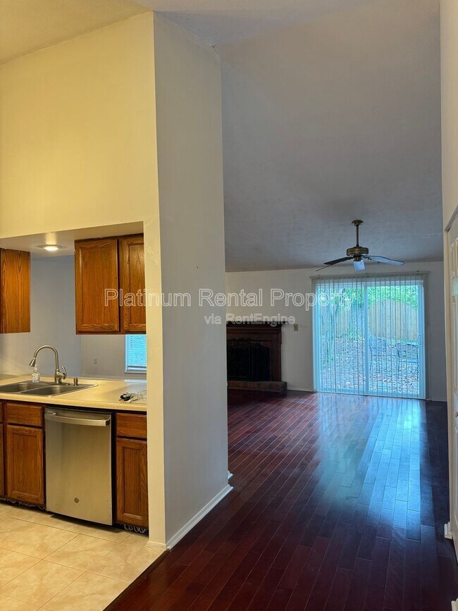 Building Photo - 1295 Taylor Oaks Dr