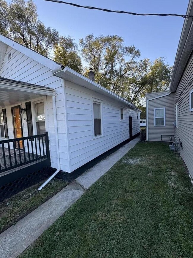 Building Photo - 54 E Sylvania Ave