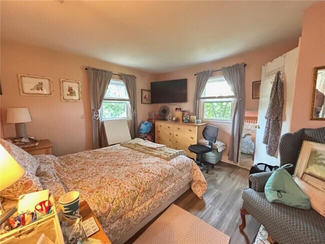 Building Photo - 6 Hickory Ave