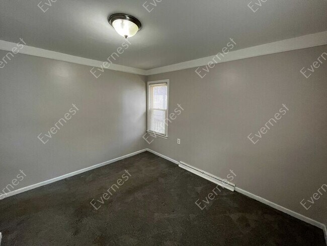 Building Photo - 18474 Glenmore St