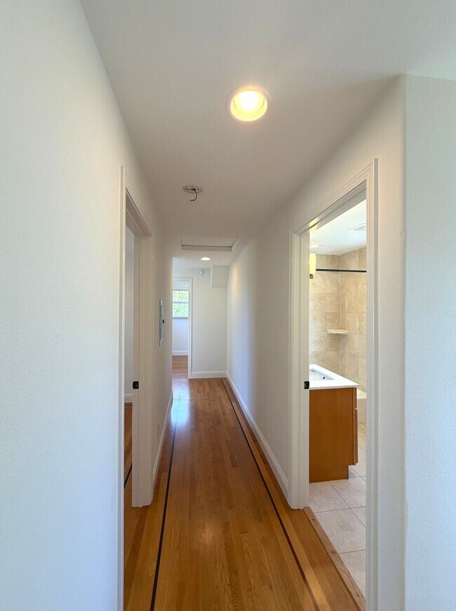 Building Photo - TOTAL REMODEL LARGE 1750sf 3BR+ Bonus/3BA North Oakland Home AVAILABLE NOW