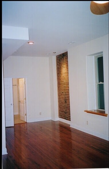 Building Photo - 2842 Missouri Ave