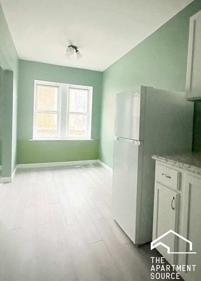 Building Photo - 6226 S Western Ave