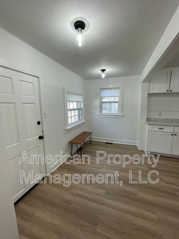 Building Photo - 1227 S College Ave