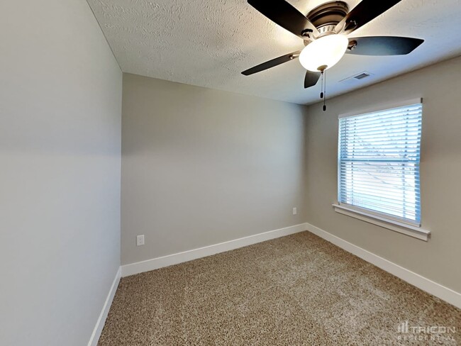 Building Photo - 336 Providence Dr