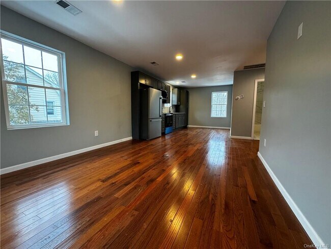 Building Photo - 8 5th Ave