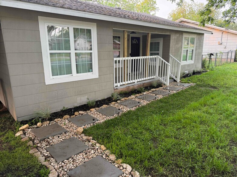 Building Photo - 2334 W Denman St