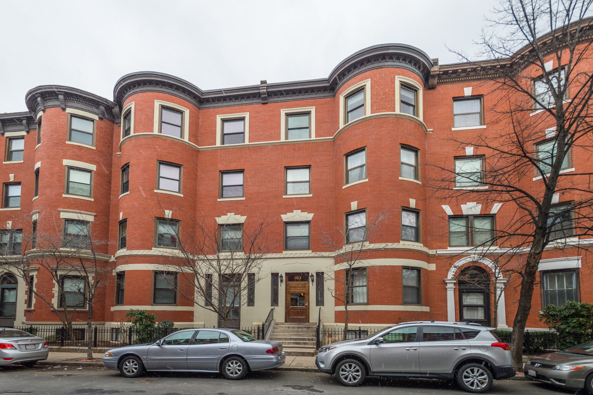 Building Photo - 103 Gainsborough St