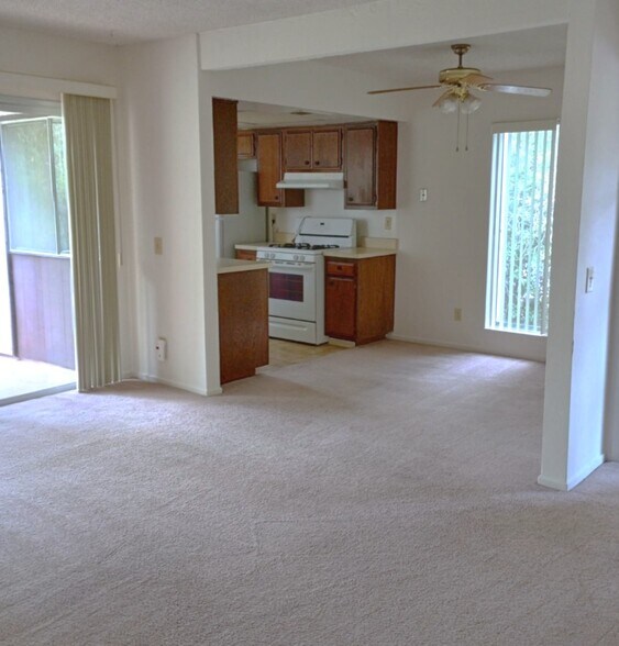 Building Photo - 6878 Navajo Rd