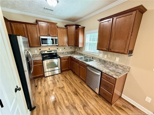 Building Photo - 422 Jamestown Ave