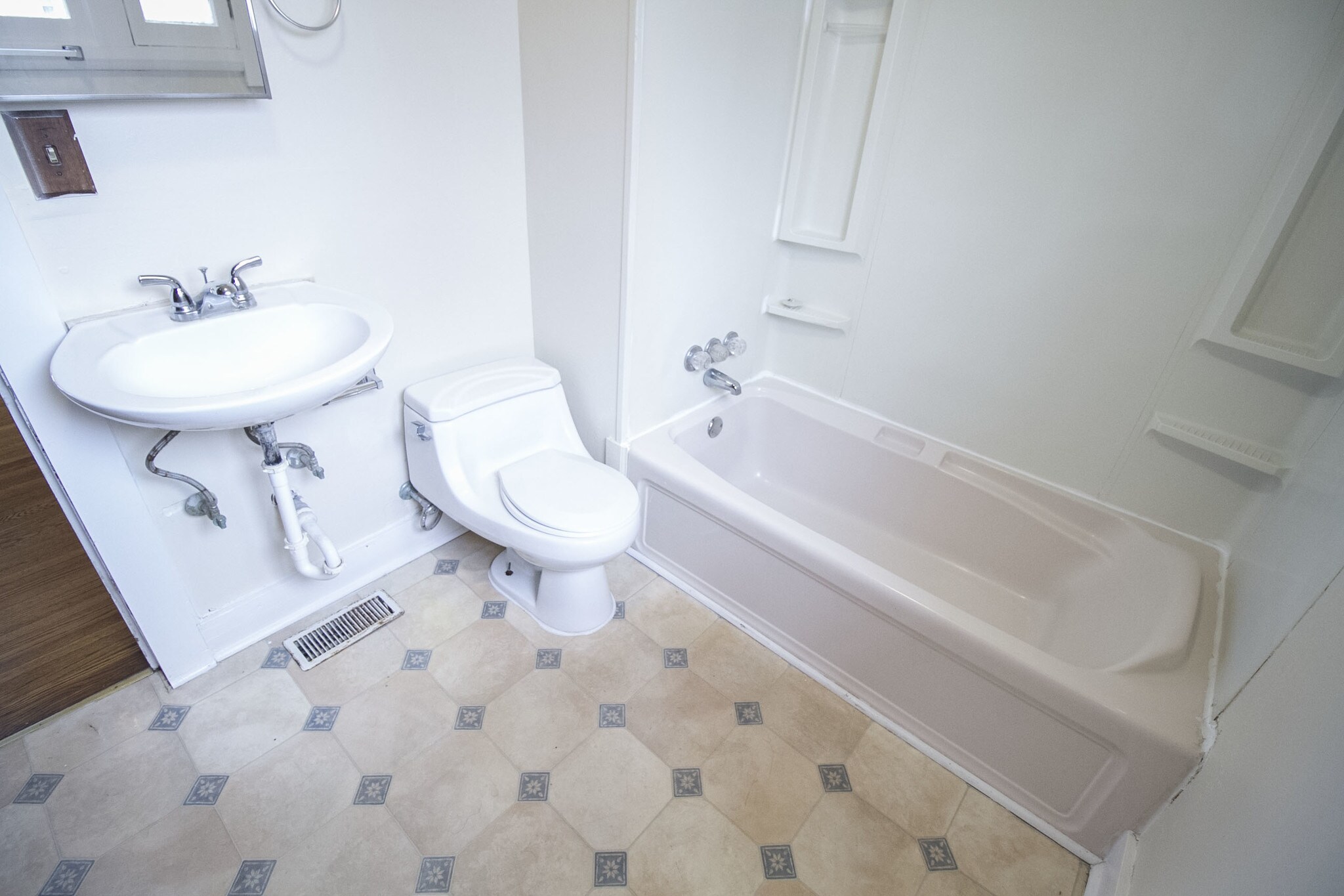 Building Photo - 2122 Airport Hwy