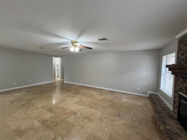 Building Photo - 2402 Fawnwood Ln