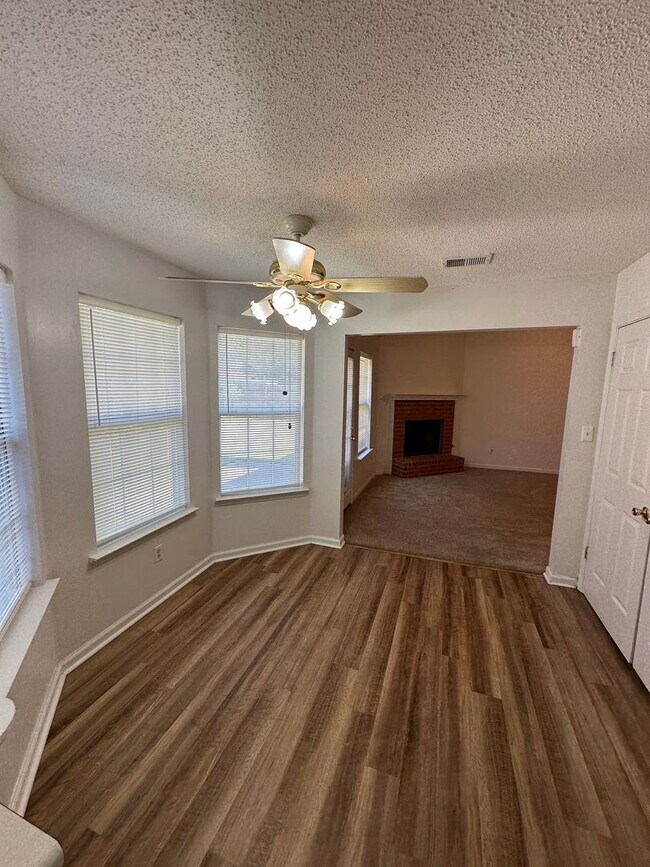 Building Photo - Don’t miss the chance to call this your ho...
