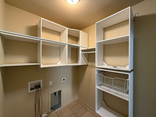 Building Photo - Beautiful 4 bedroom, 2 bath, 3 car garage ...