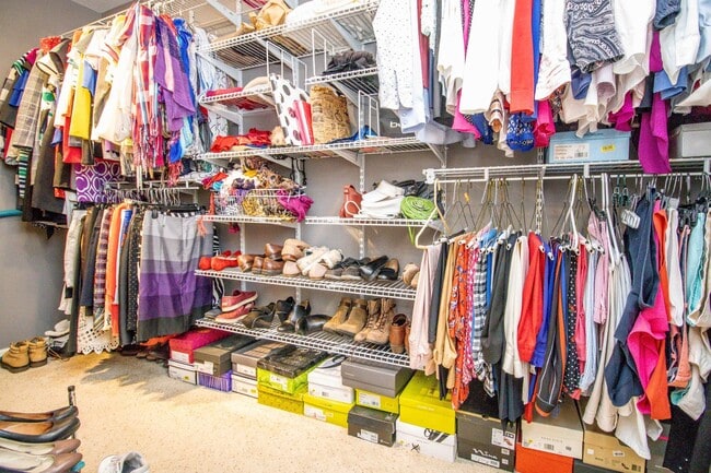 Building Photo - 3 bed, 2.5 bath Duplex