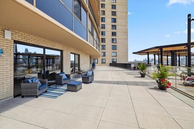 Building Photo - 380 Mountain Rd