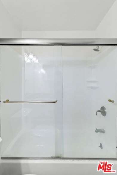 Building Photo - 10982 Roebling Ave