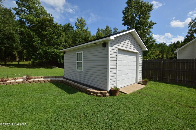 Building Photo - 120 Walnut Hills Dr