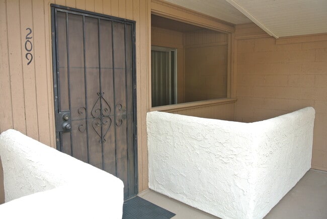 Building Photo - Palm Springs Villas - One Bedroom Condo