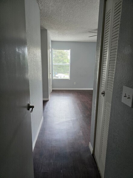 Building Photo - 5156 Conroy Rd