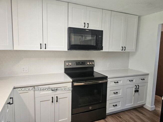 Building Photo - Home sweet home-You need to check this wonderful home out!!