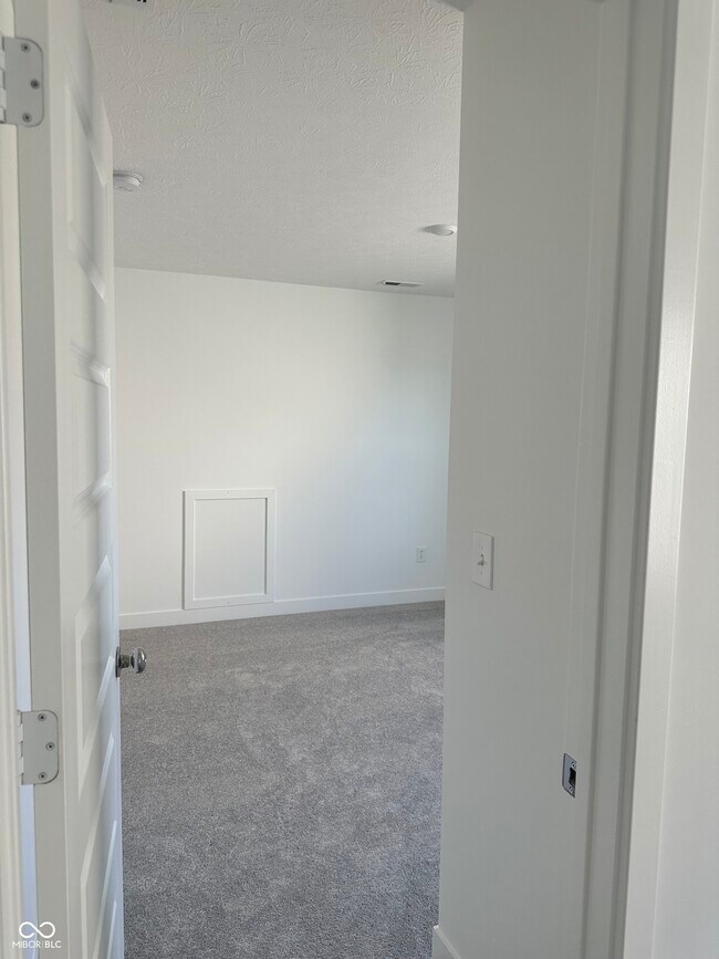 Building Photo - 8560 Tripp Rd