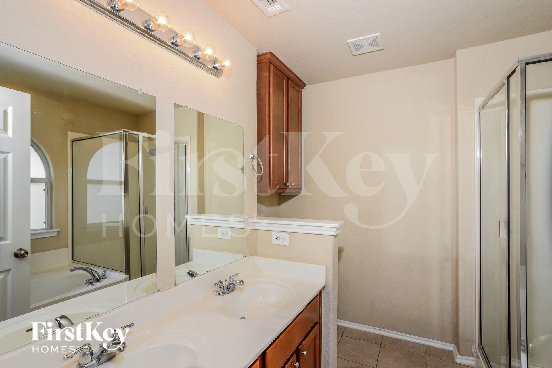 Building Photo - 12111 Karnes Way