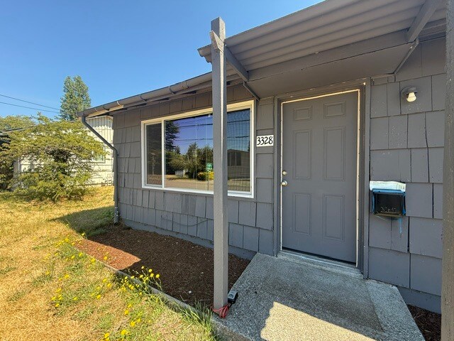 Building Photo - 3328 Halverson Ave
