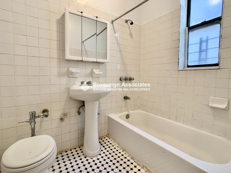 Building Photo - 76 Vermilyea Ave