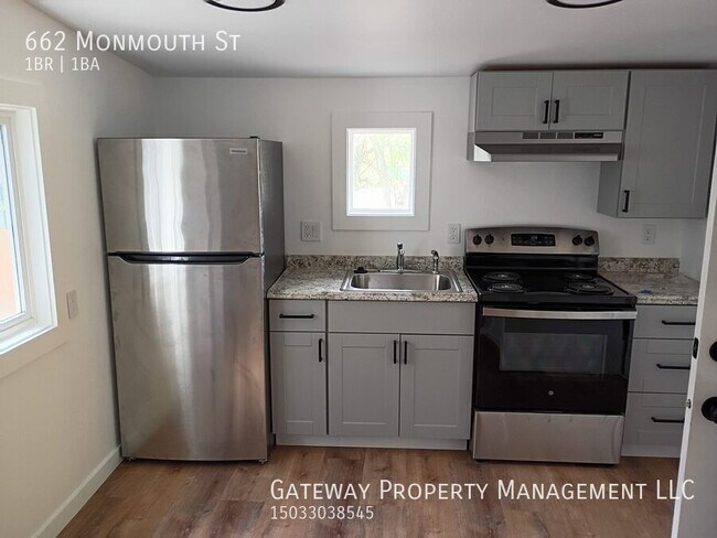 Building Photo - 662 Monmouth St