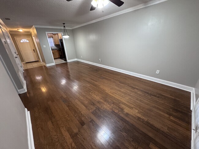 Building Photo - 1055 Baxter St