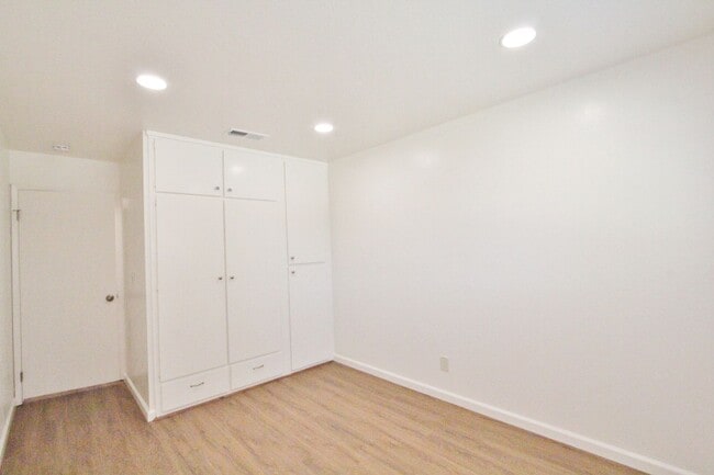 Building Photo - $3,990 - GORGEOUS FOUR BEDROOM HOME IN NOR...