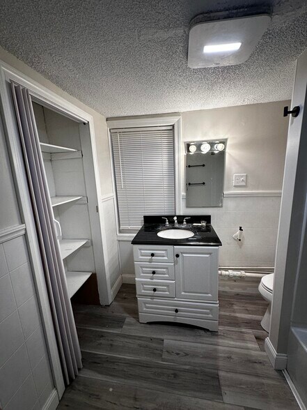 Bathroom - 33 Sumner St