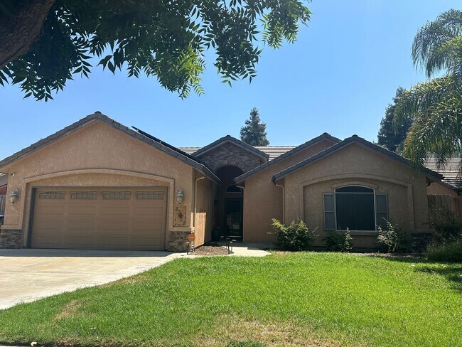 Primary Photo - Cozy home in well established neighborhood...