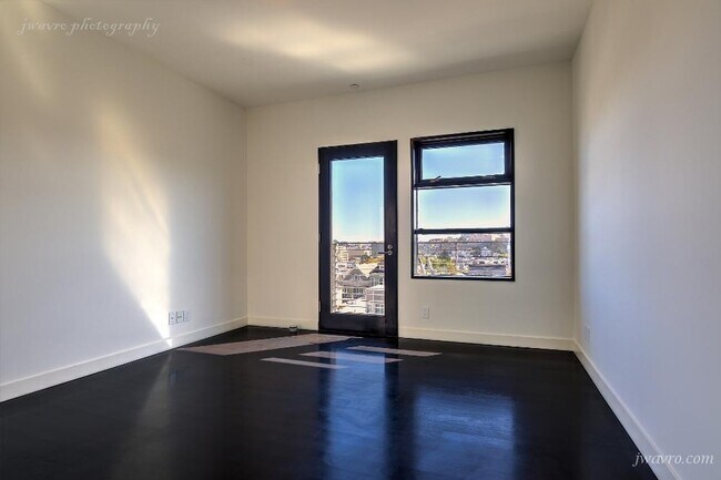 Building Photo - 3155 Sacramento St