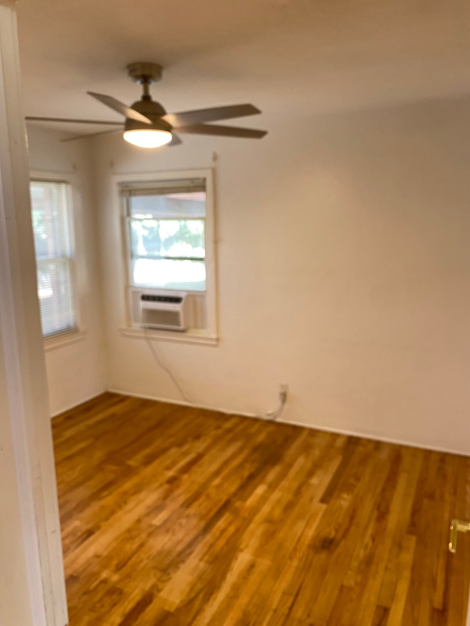 Building Photo - 620 E Tulare Ave