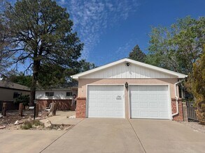 Building Photo - Well-maintained Northeast Gem!