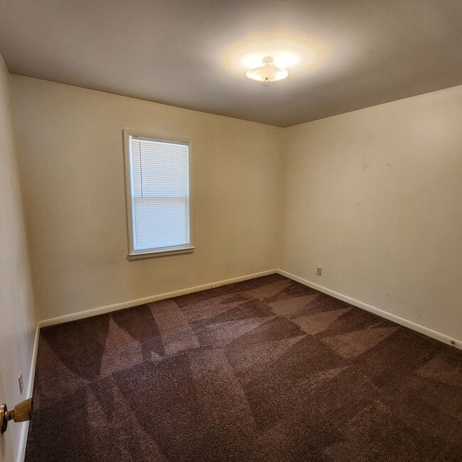 Building Photo - Affordable Eastside Apartment