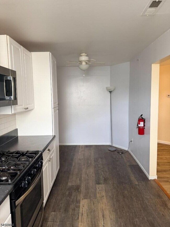 Building Photo - 343 Ventnor Ct