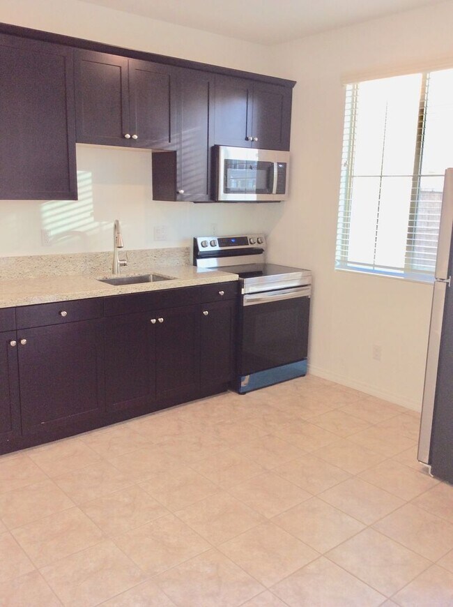 Building Photo - 2 Bedroom 1 Bath for rent in Loma Linda PLEASE READ DESCRIPTION