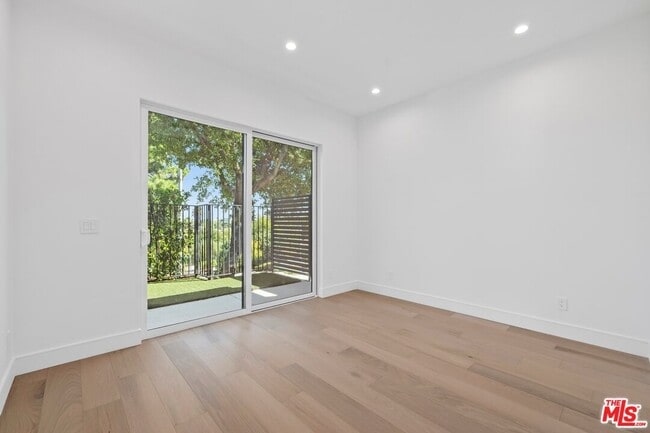 Building Photo - 16851 Encino Hills Dr