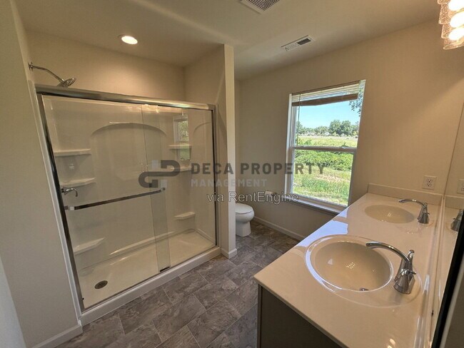 Building Photo - 16732 River Stone Dr